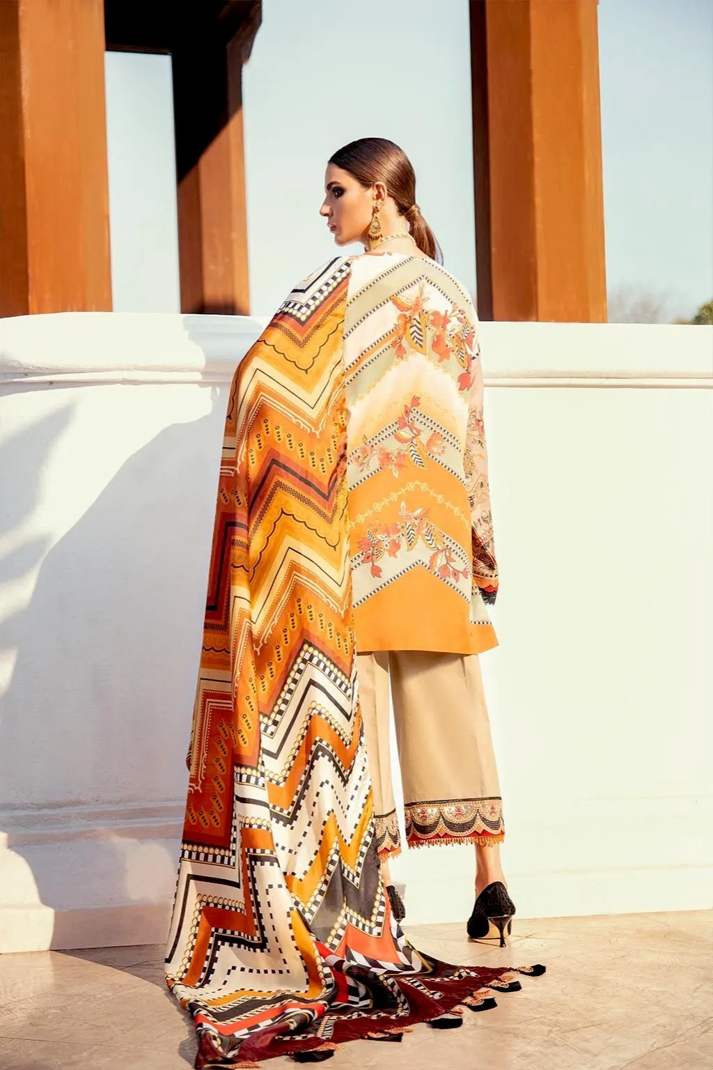 Baroque Luxury Lawn Collection 2020 – Satin Sand