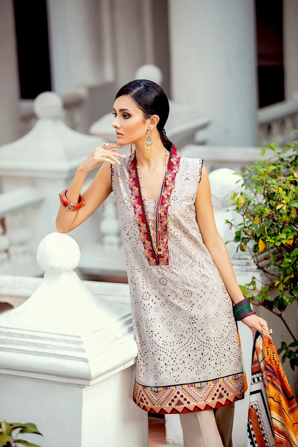 Baroque Luxury Lawn Collection 2020 – Satin Sand